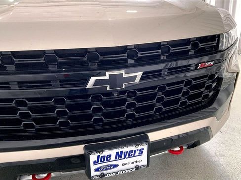 Used 2024 Chevrolet Suburban Z71 w/ Z71 Off-Road Package image 7