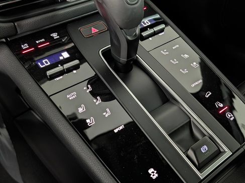 New 2026 Porsche Macan AWD/4WD image 33