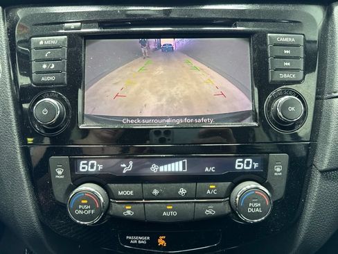 Used 2018 Nissan Rogue SV AWD/4WD image 3