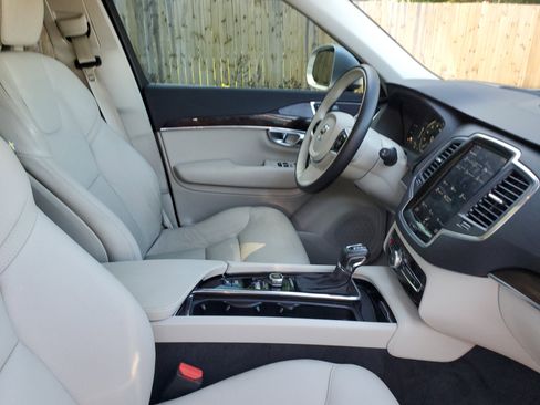 Used 2019 Volvo XC90 T5 Momentum w/ Advanced Package image 30