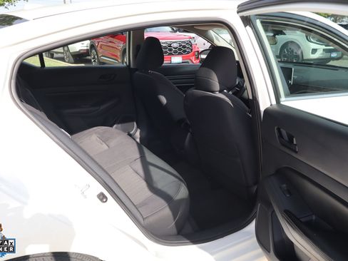 Used 2025 Nissan Altima 2.5 SV FWD image 26