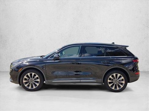 Used 2020 Lincoln Corsair Reserve w/ Rear Removable Package Tray FWD image 9
