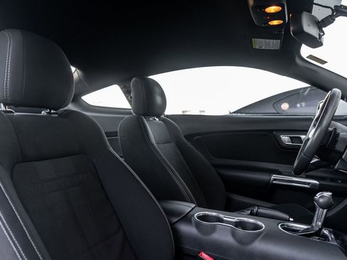 Used 2018 Ford Mustang Coupe RWD image 12