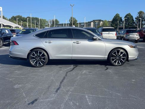 Used 2024 Honda Accord Touring image 8