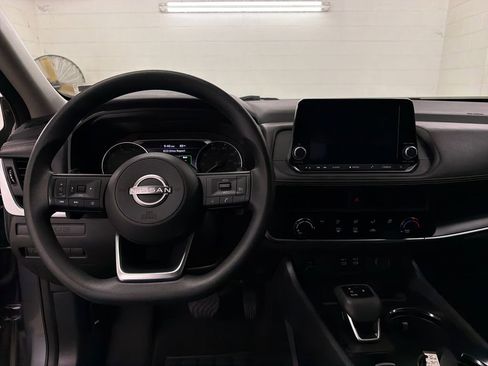 Used 2024 Nissan Rogue S FWD image 9