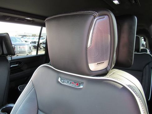 Used 2025 GMC Yukon XL AT4 Ultimate AWD/4WD image 15