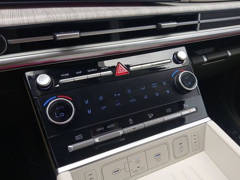 Certified 2025 Hyundai Santa Fe Calligraphy FWD image 39