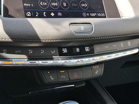 Used 2023 Cadillac XT4 Luxury w/ Cold Weather Package AWD/4WD image 13