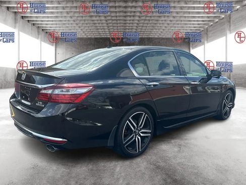 Used 2017 Honda Accord Touring image 5