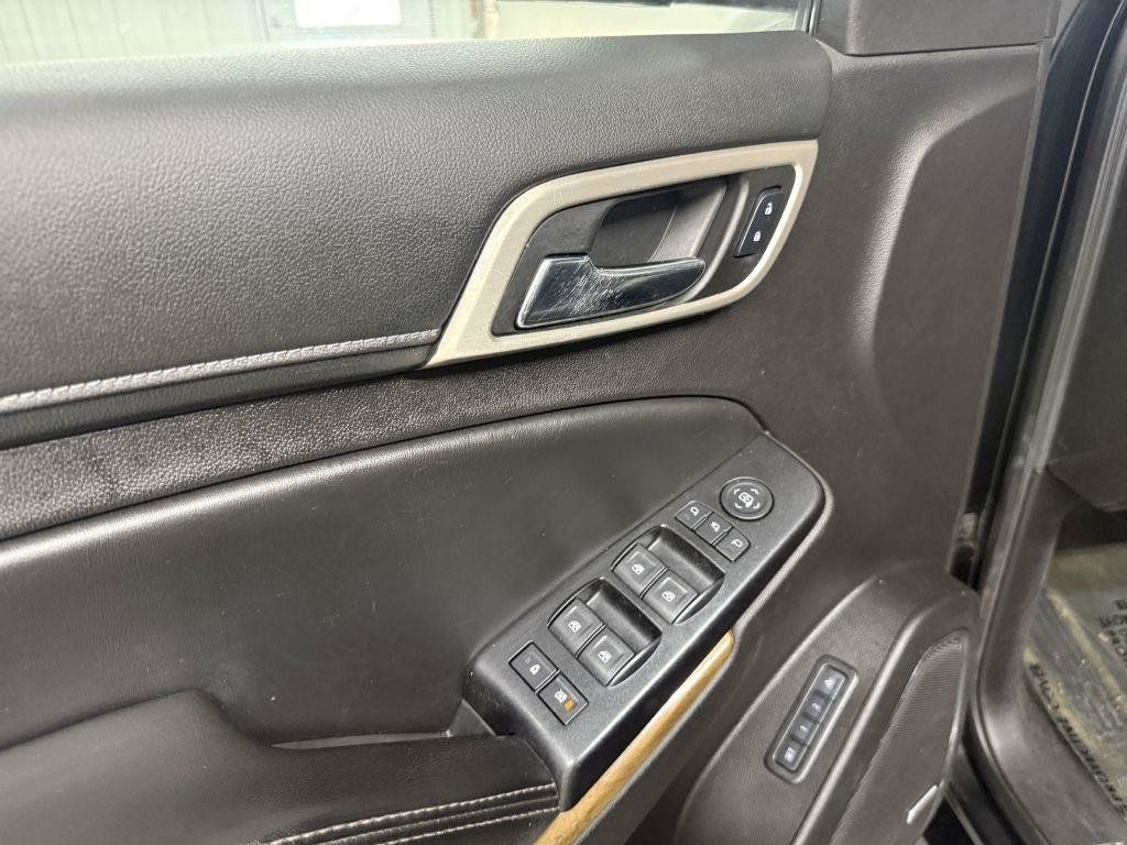 Used 2015 GMC Yukon Denali w/ Premium Package AWD/4WD image 23