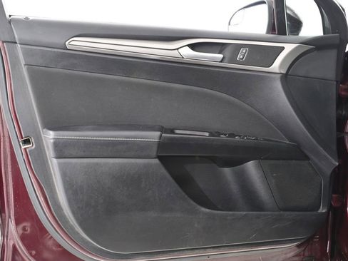 Used 2017 Ford Fusion SE image 24