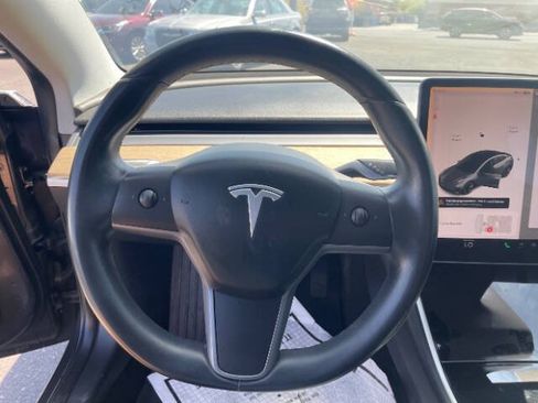 Used 2018 Tesla Model 3 Long Range RWD image 13