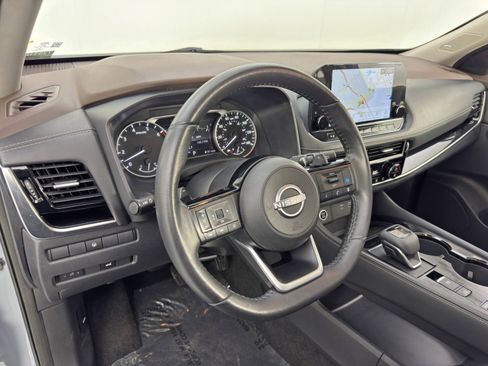 Used 2022 Nissan Rogue SL w/ SL Premium Package image 13