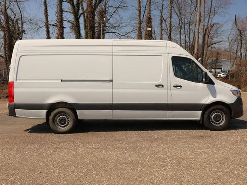 Used 2025 Mercedes-Benz Sprinter 2500 image 6