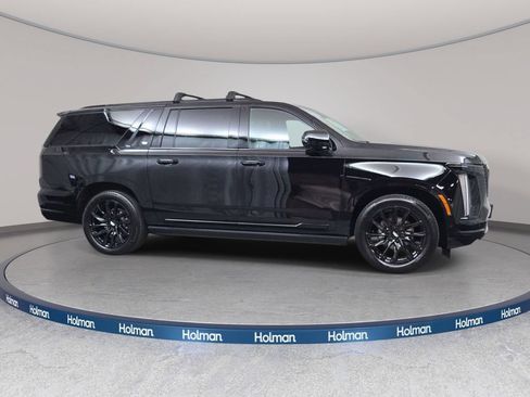 Used 2025 Cadillac Escalade ESV Sport w/ Touring Package AWD/4WD image 4