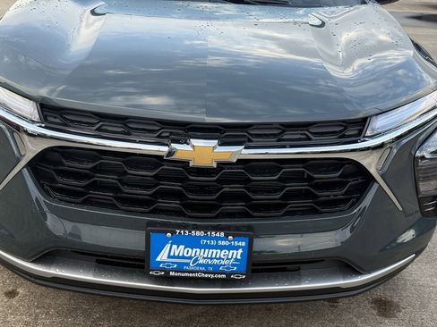 New 2026 Chevrolet Trax LT w/ Sunroof Package image 4