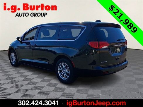 Certified 2023 Chrysler Voyager LX image 4