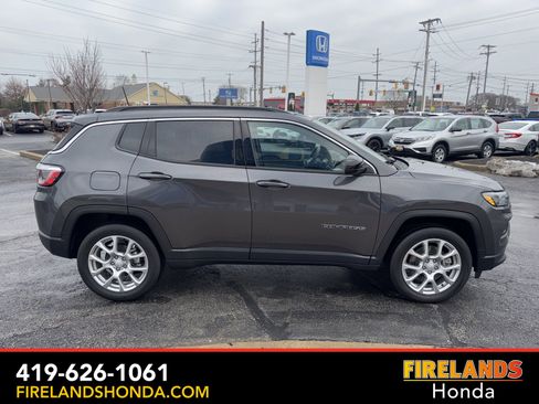 Used 2024 Jeep Compass Latitude image 6