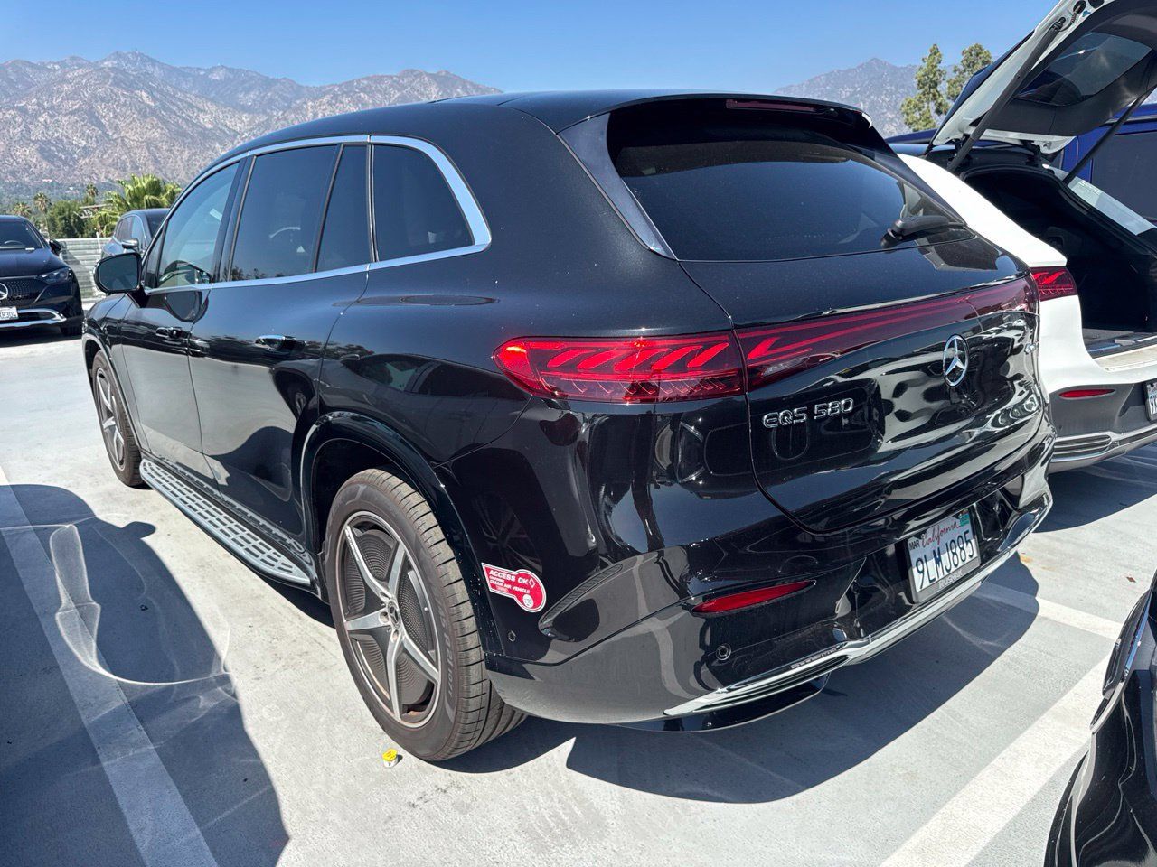 Used 2023 Mercedes-Benz EQS 580 4MATIC SUV image 3
