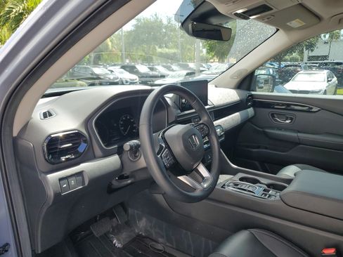 Used 2024 Honda Pilot Touring image 10