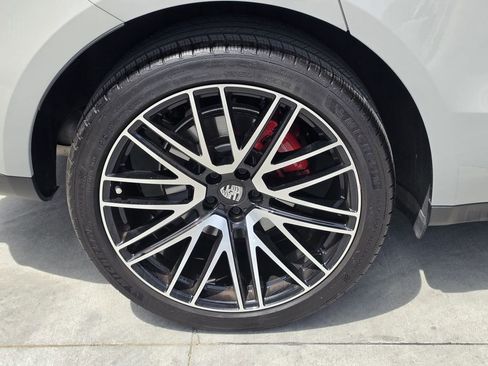 Certified 2024 Porsche Macan S AWD/4WD image 29