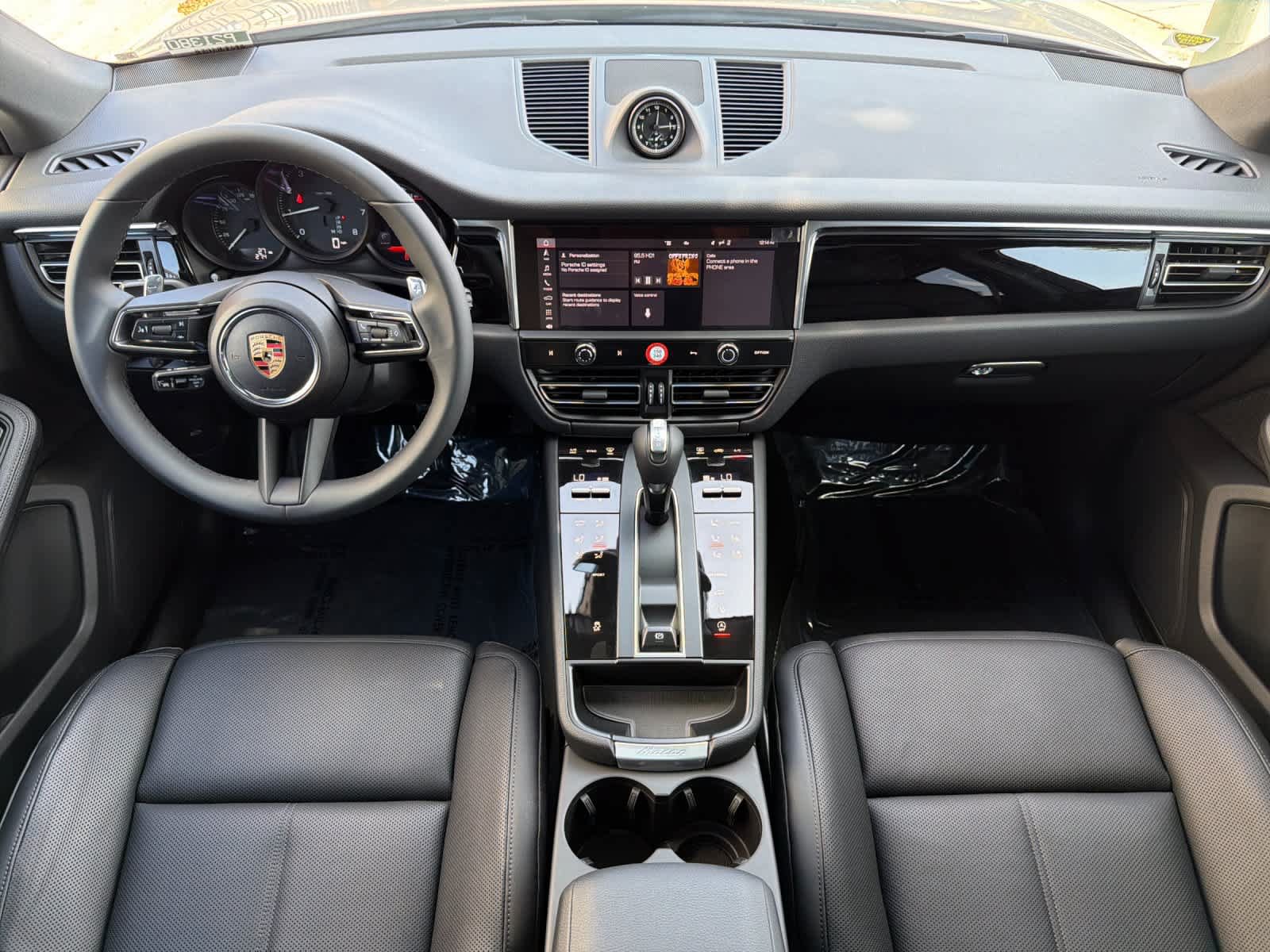Certified 2025 Porsche Macan AWD/4WD image 6