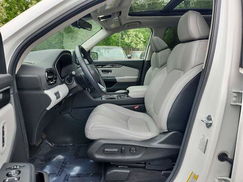 Certified 2023 Honda Pilot Touring image 13