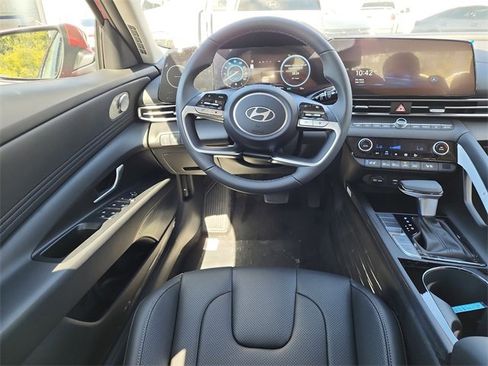New 2025 Hyundai Elantra Limited image 11