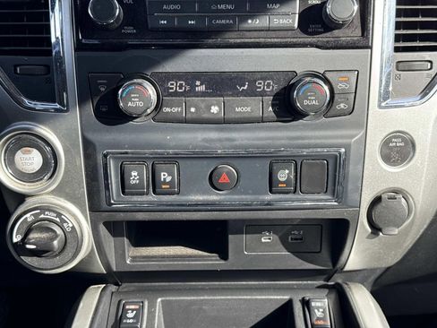 Used 2021 Nissan Titan SV w/ SV Convenience Package image 11