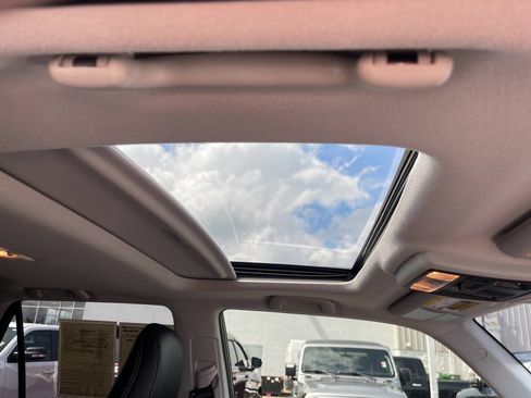 Used 2023 Toyota 4Runner Limited AWD/4WD image 19