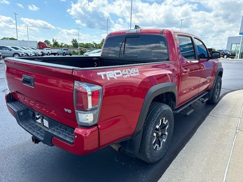 Used 2020 Toyota Tacoma TRD Off-Road w/ TRD Premium Off Road Package AWD/4WD image 3