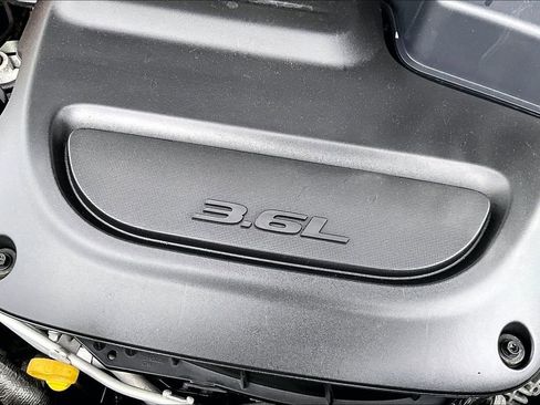 Used 2023 Chrysler Pacifica Touring-L FWD image 36