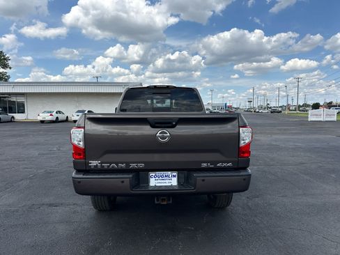 Used 2017 Nissan Titan SL AWD/4WD image 4