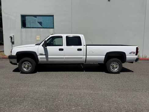 Used 2003 Chevrolet Silverado 2500 LT w/ Skid Plate Package AWD/4WD image 2