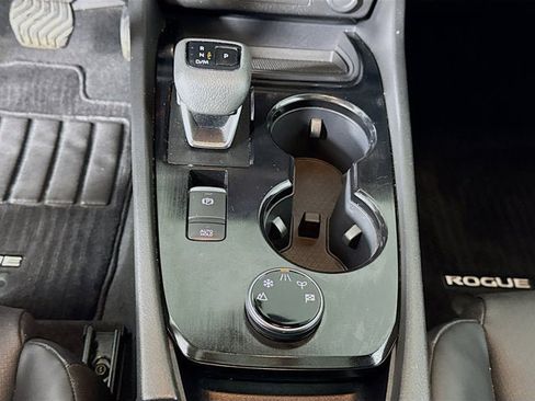 Used 2023 Nissan Rogue SV w/ SV Premium Package image 19