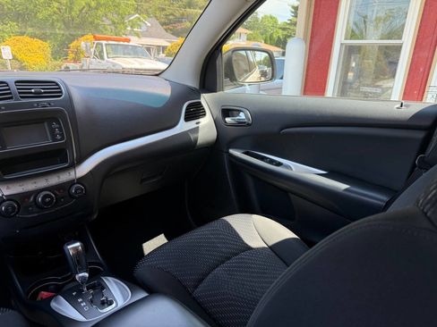 Used 2017 Dodge Journey SE w/ Flexible Seating Group FWD image 11