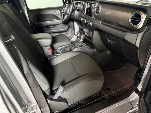 Certified 2020 Jeep Gladiator Overland image 17