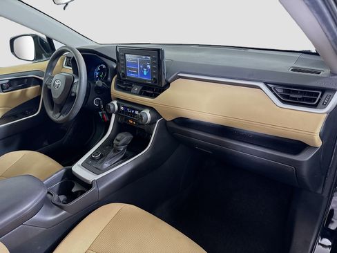 Used 2020 Toyota RAV4 LE image 29