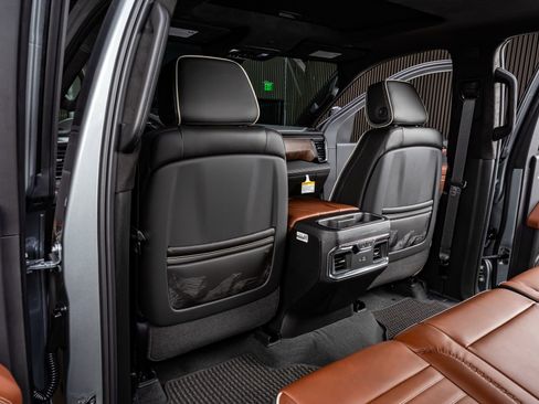 Used 2026 GMC Sierra 3500 Denali Ultimate image 32