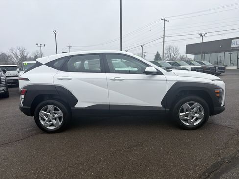 New 2026 Hyundai Kona SE image 2