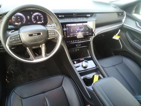 New 2026 Jeep Grand Cherokee Limited AWD/4WD image 13