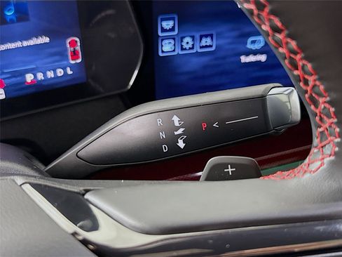 Used 2025 Chevrolet Traverse RS image 17