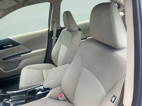 Used 2016 Honda Accord LX image 17