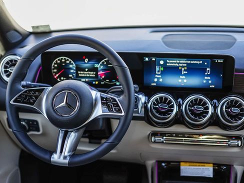 Used 2026 Mercedes-Benz GLB 250 image 15