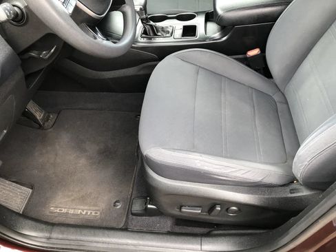 Used 2019 Kia Sorento AWD V6 image 19
