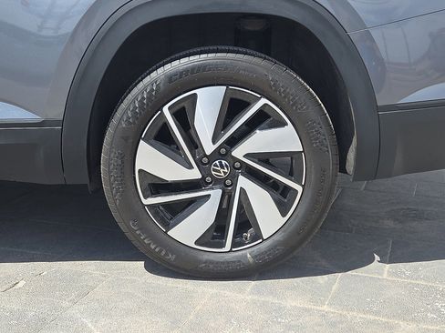 Used 2025 Volkswagen Atlas SE FWD image 5