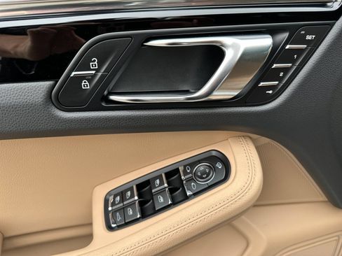 Certified 2026 Porsche Macan AWD/4WD image 12
