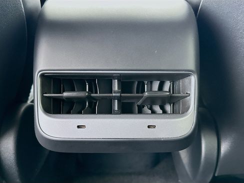 Used 2024 Tesla Model Y Long Range image 16