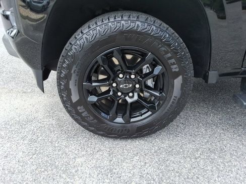 Certified 2025 Chevrolet Colorado Z71 w/ Midnight Edition AWD/4WD image 10