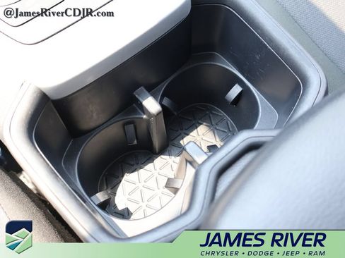 Used 2025 Toyota RAV4 XLE AWD/4WD image 36
